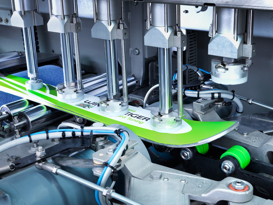 Jupiter Fully automated service system for skis and snowboards.